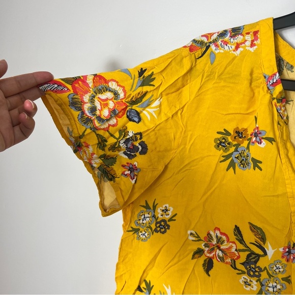Old Navy Mustard Floral Short Sleeve V-neck Relaxed Fit Blouse women Size XXL - Picture 8 of 10